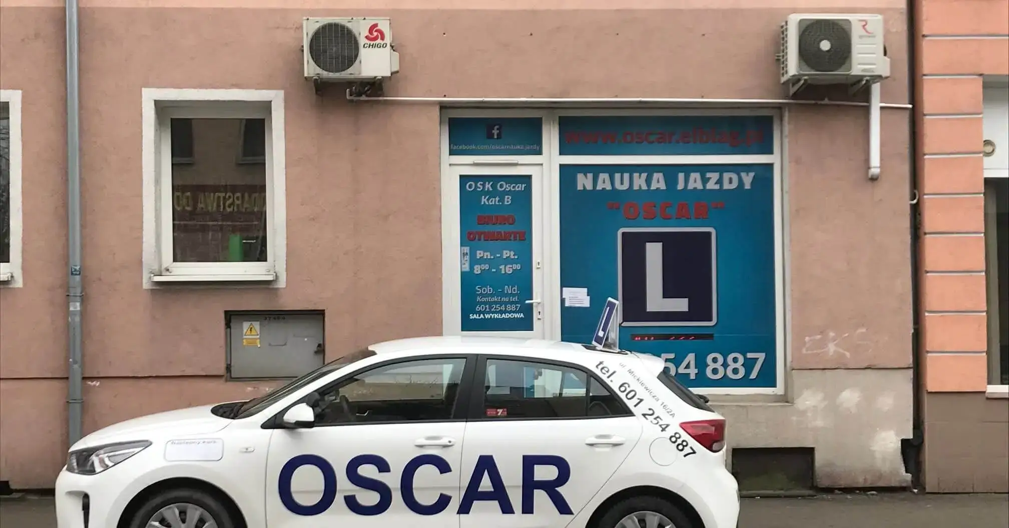 Budynek Ośrodka Szkolenia Kierowców OSCAR